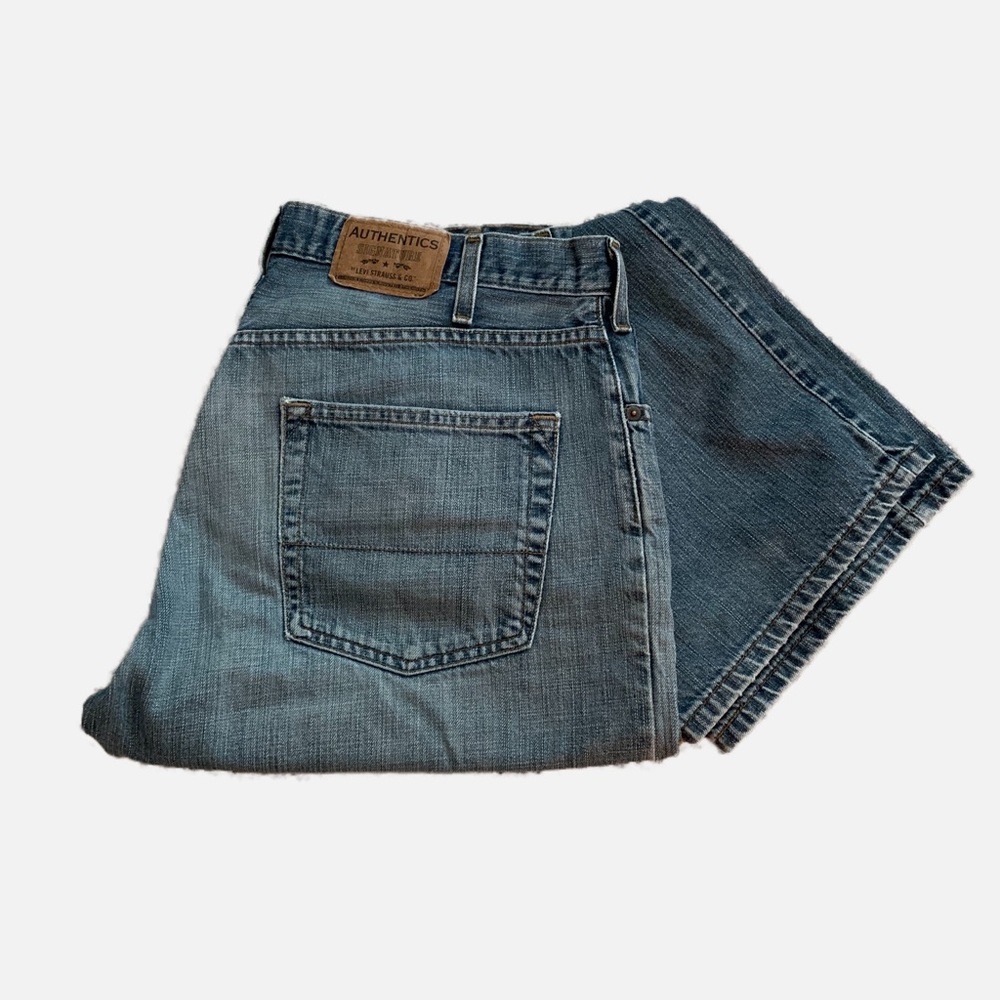 Levi’s Authentic Signature Jeans.  Loose cut.  Pre-owned.  Size 36x30.